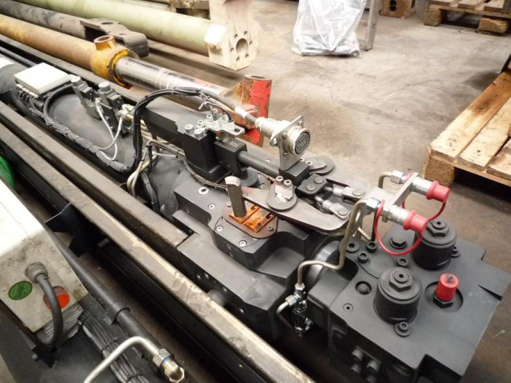 Grove GMK 4075-1 Vérins