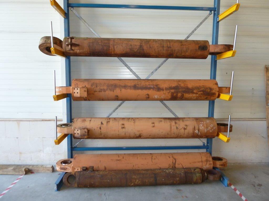 Tadano AR 300 Zylinder