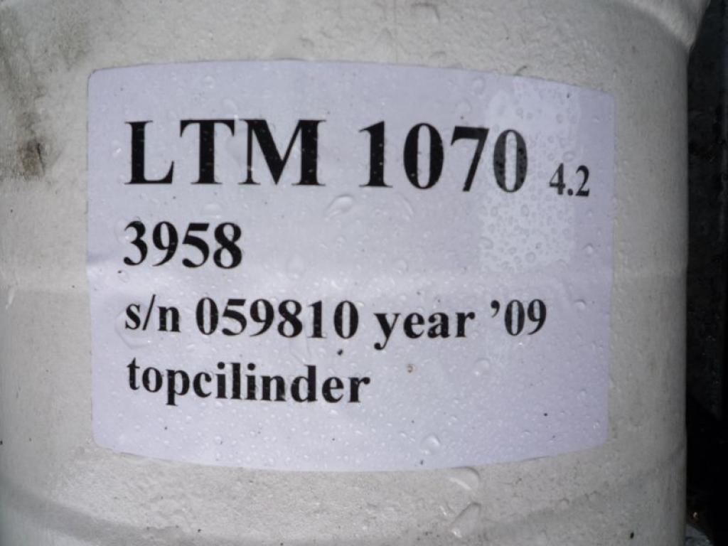 Liebherr LTM 1070-4 Cylindrar