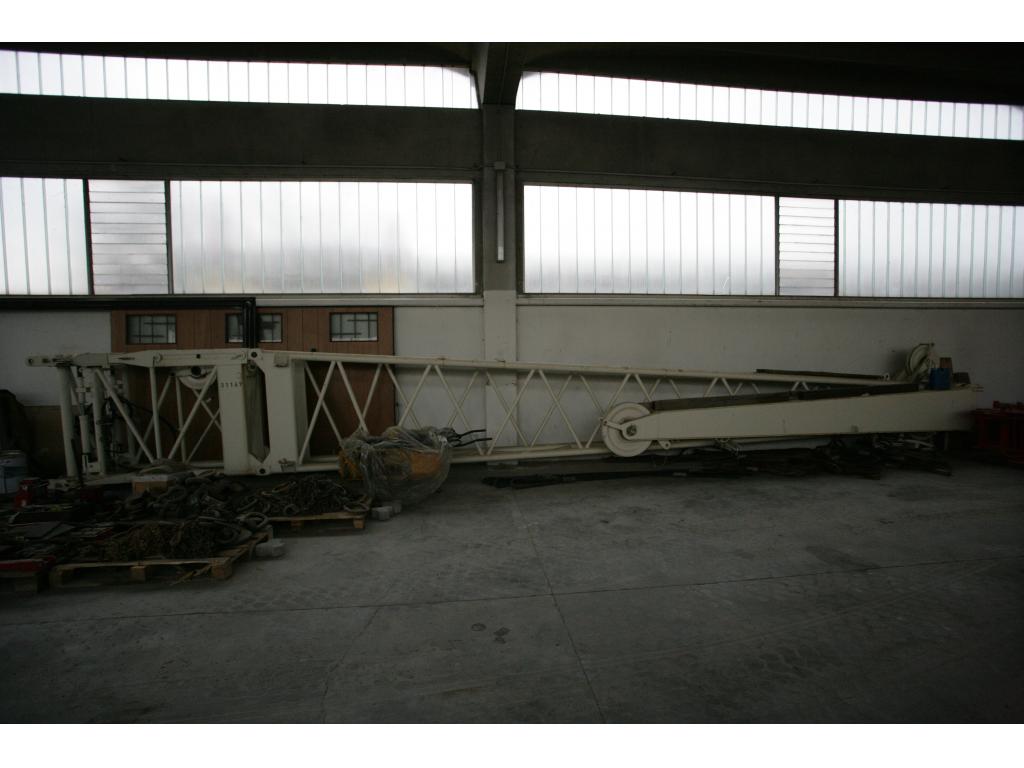 Demag AC 350 wysiegnik