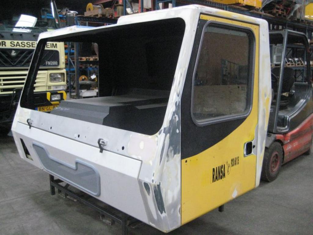 Grove GMK 3050 Cabins