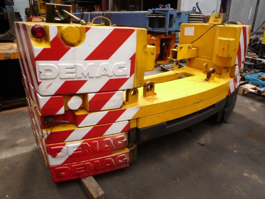 Demag AC 155 ellensúly