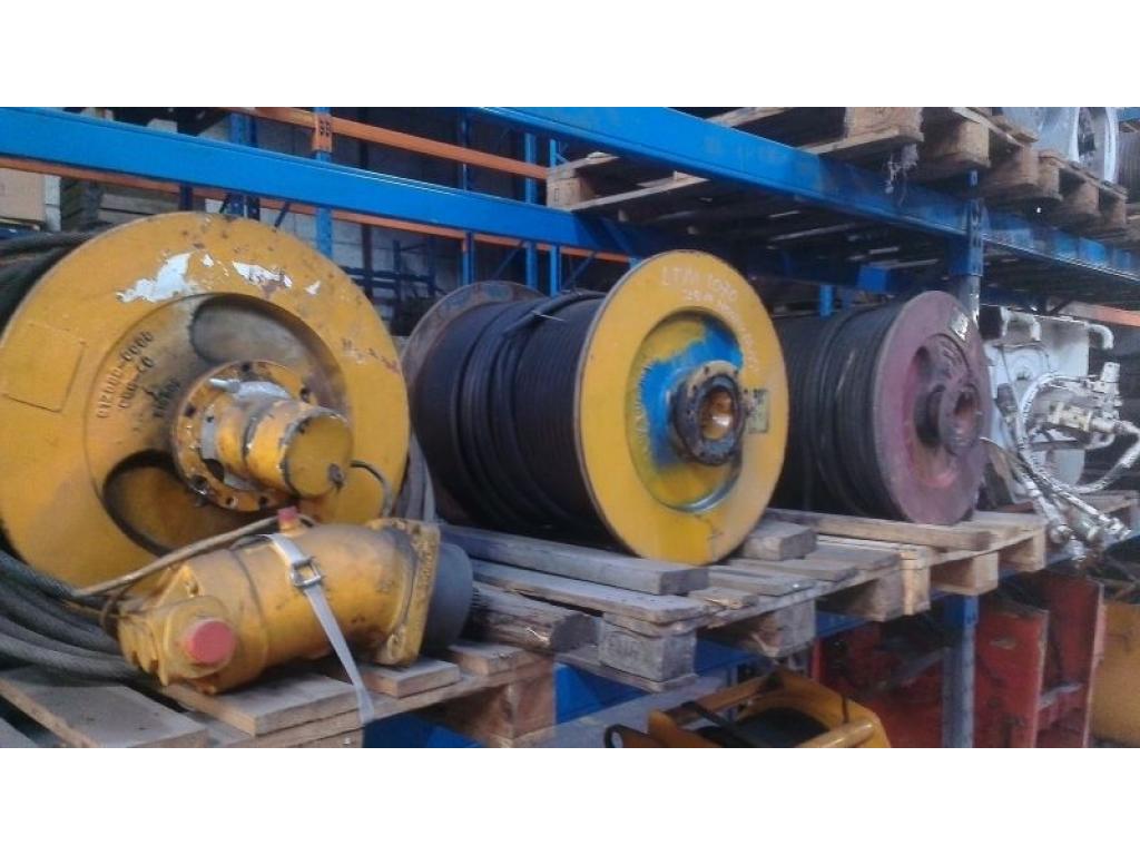 Liebherr LTM 1050 Winches