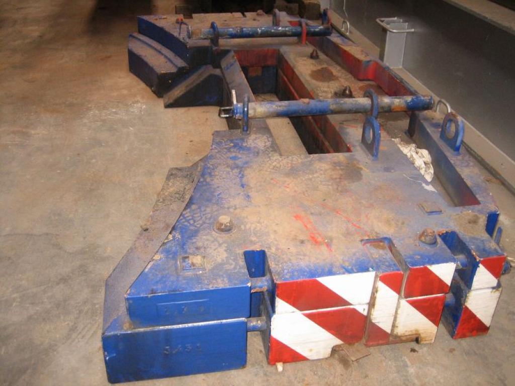 Demag AC 205 Counterweight