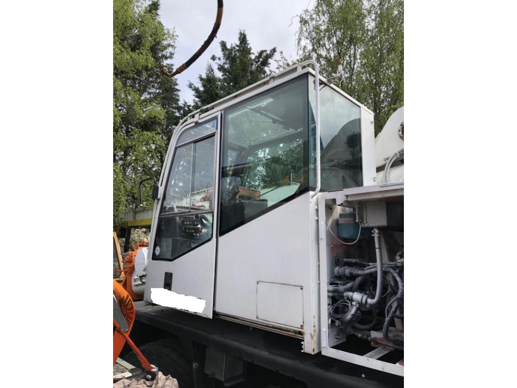 Demag AC 25 Cabins