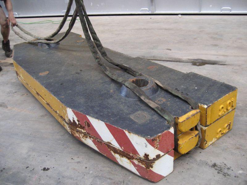 Liebherr LTM 1070 αντίβαρο