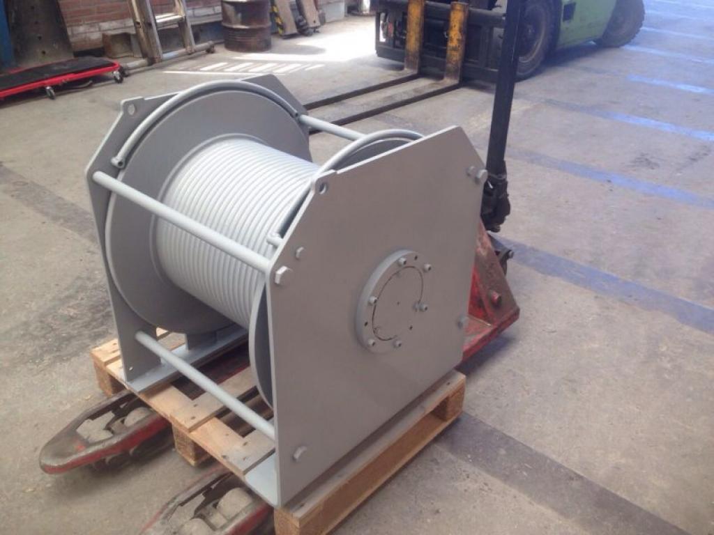 Faun ATF 60-4 Winches