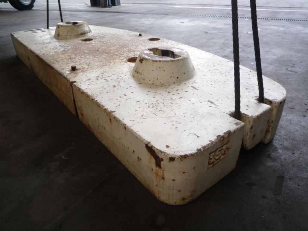 Grove GMK 3050 Counterweight