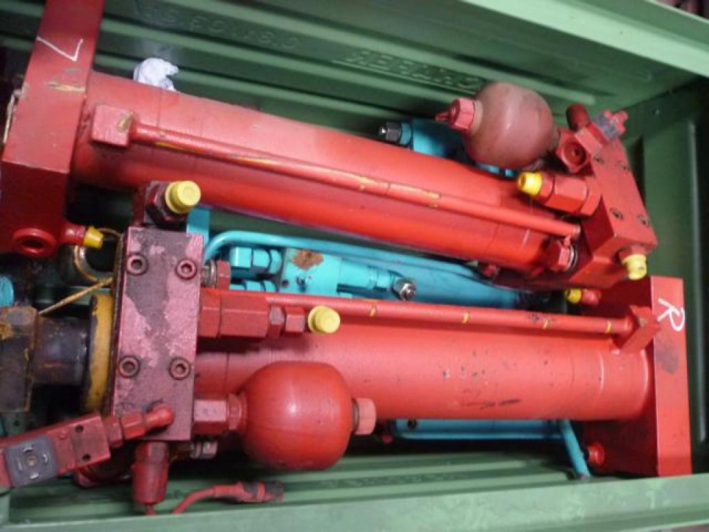 Liebherr LTM 1070 Stabilizzatori