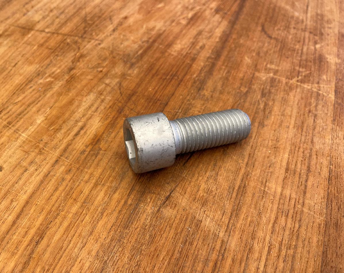 0106092 Grove GMK 3050 CYLINDER SCREW