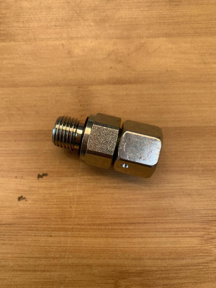 0313896 Grove GMK 3050 SCREW-IN FITTING