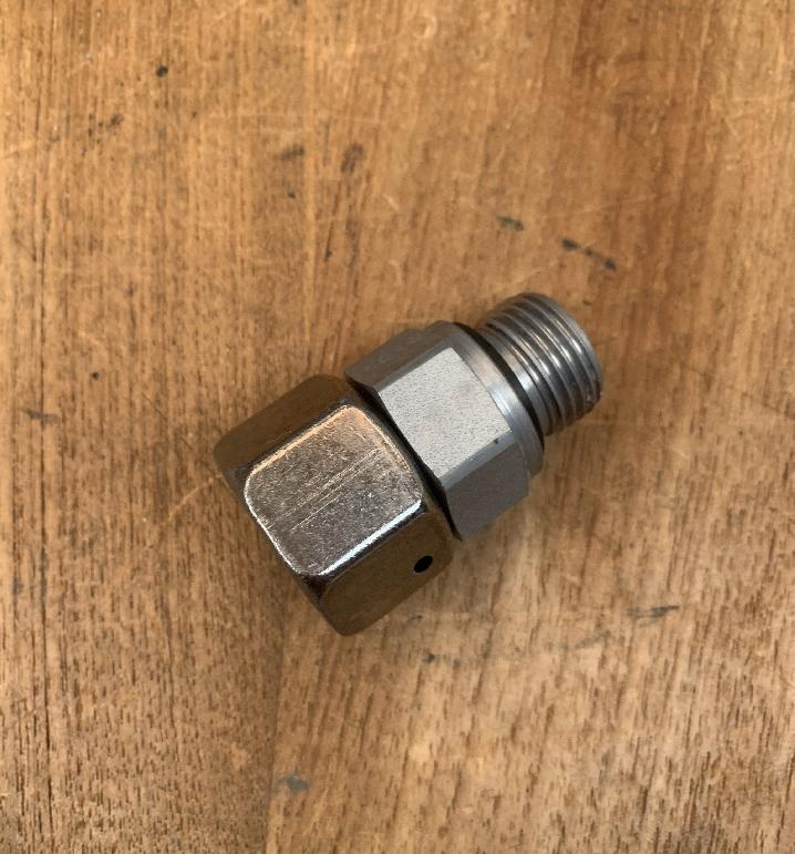 0314839 Grove GMK 3050 SCREW-IN FITTING