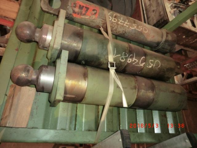 0554981 Krupp KMK  OUTRIGGER CYLINDER