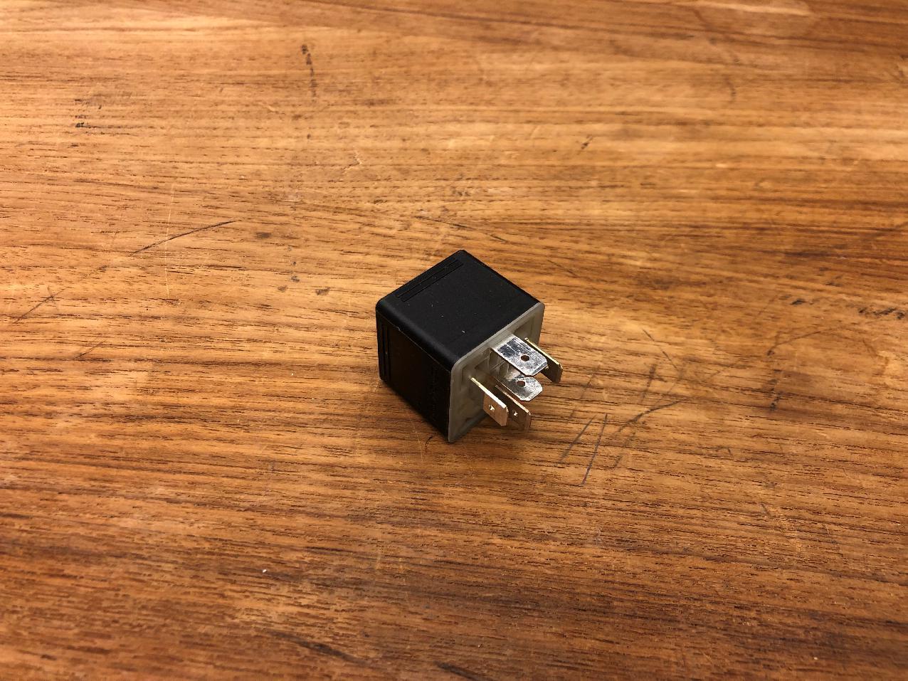 1067047 Grove GMK 3050-1 SMALL RELAY