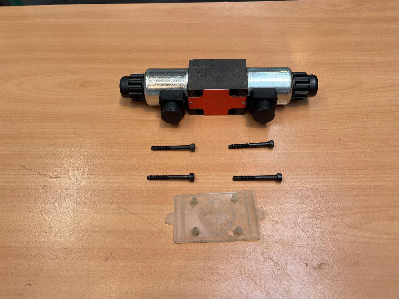 2315263 Grove GMK 5100 4/3-WAY VALVE