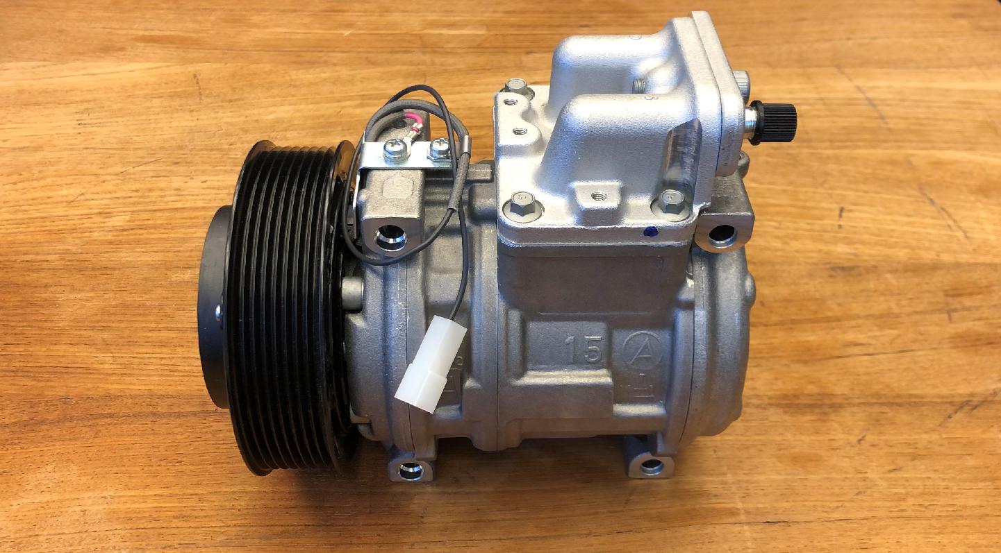 2316188 Grove GMK 5100 REFRIGERANT COMPRESSOR WITH COUPLING