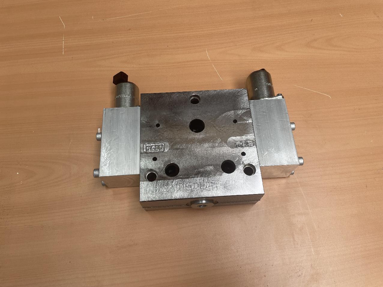 3134775 Grove GMK 5170 WAY VALVE