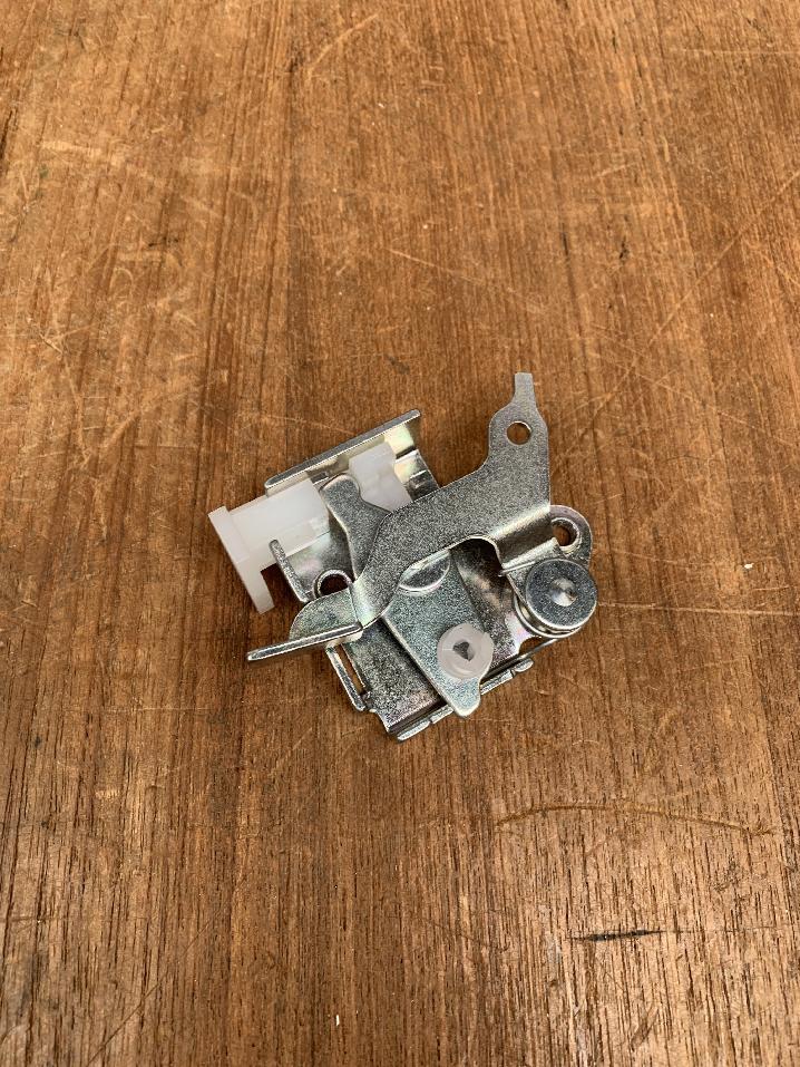 3134925 Grove GMK 5130-2 LOCK LEFT HAND