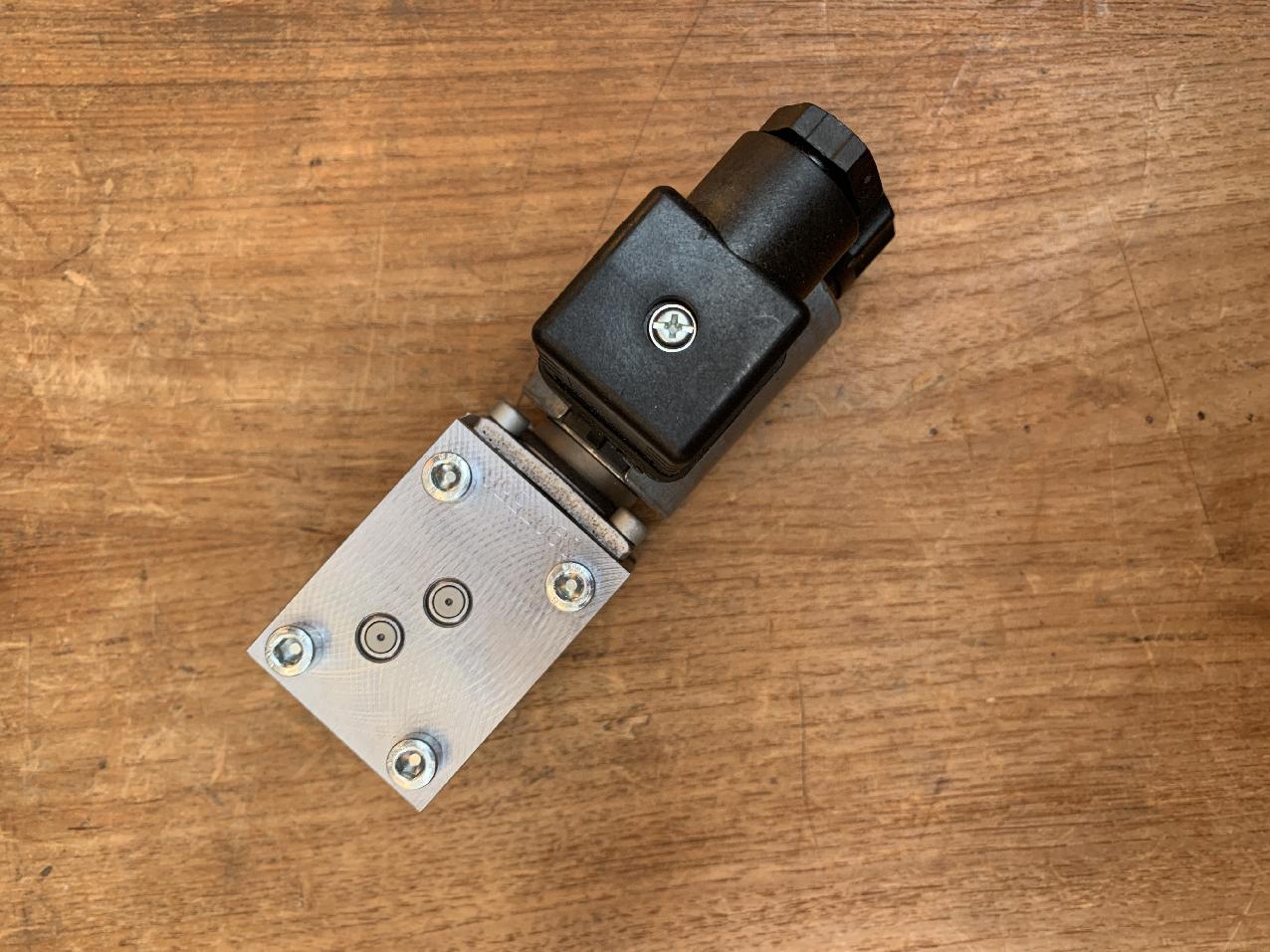 3137067 Grove GMK 5110-1 WAY-VALVE 