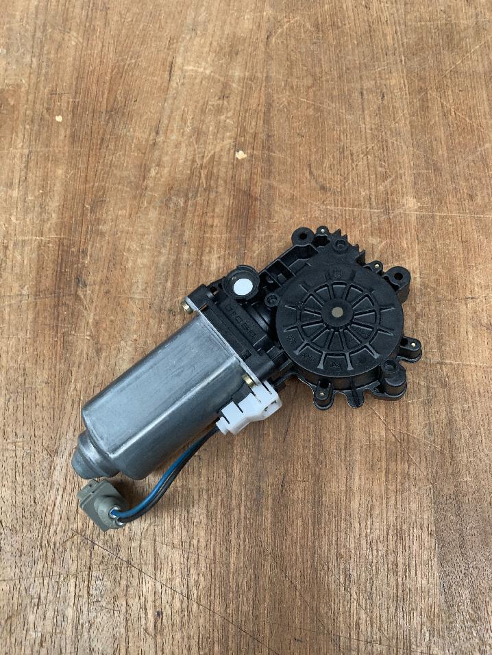 3319613 Grove GMK 4075 ELECTRO MOTOR WINDOW WINDER RH
