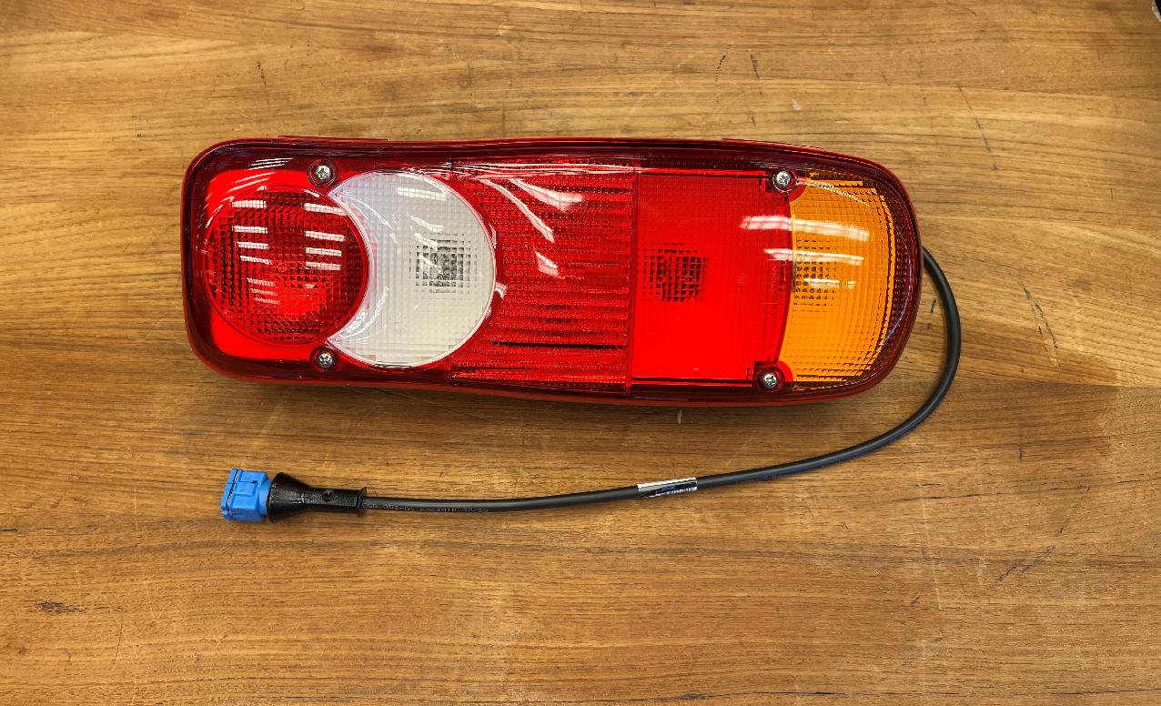 3320938 Grove GMK 3050-1 REAR LIGHT, RIGHT