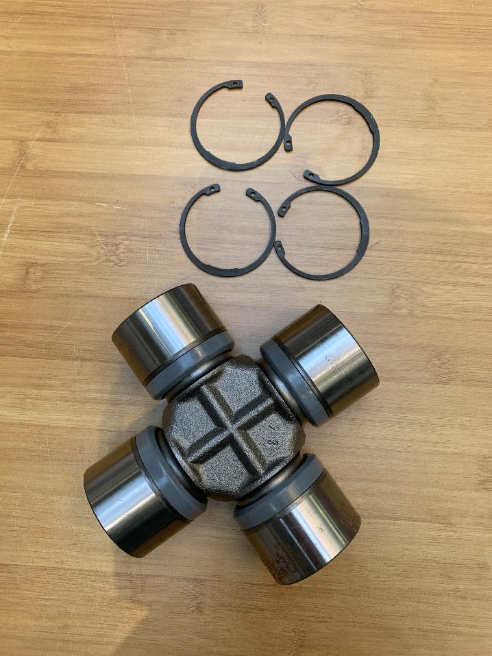 3322101 Grove GMK 3050-1 UNIVERSAL JOINT