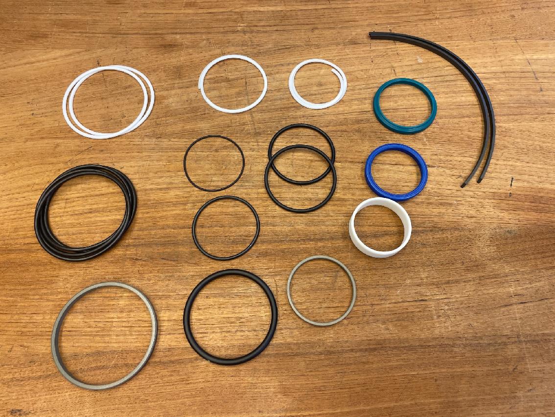 3324251 Grove GMK 3050-1 SET OF SEALS