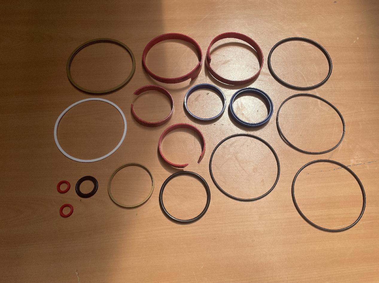3324453 Grove GMK 5100 SET OF SEALS