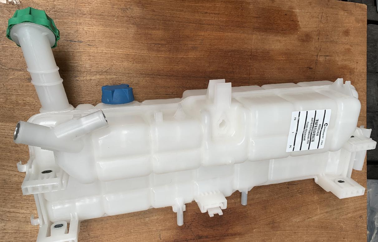 3327458 Grove GMK 4100 FLUID RESERVOIR