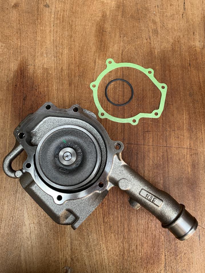 3328611 Grove GMK 4100 WATER PUMP CPL.