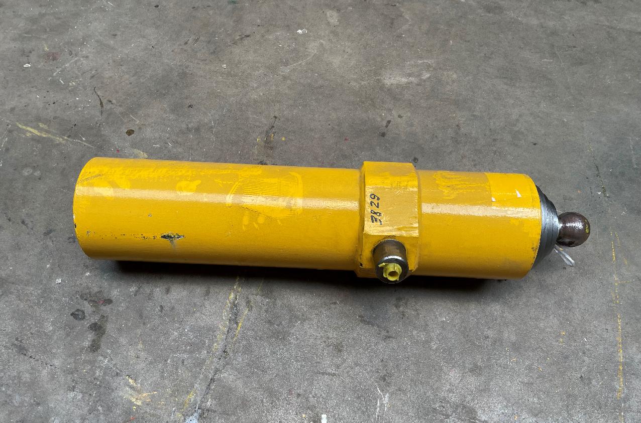 3829 Grove GMK CYLINDER