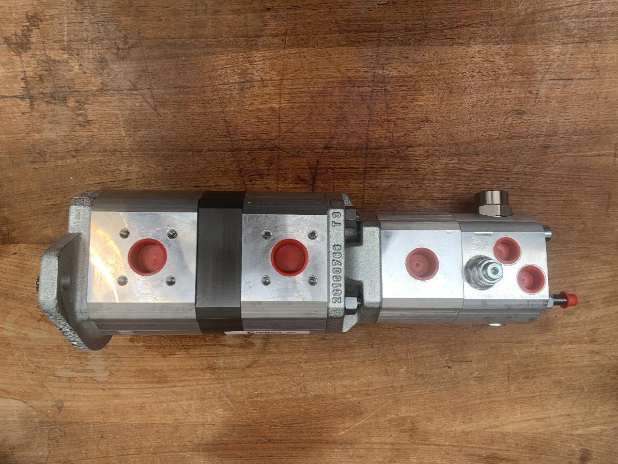 4412274 Grove GMK TRIPLE GEAR PUMP