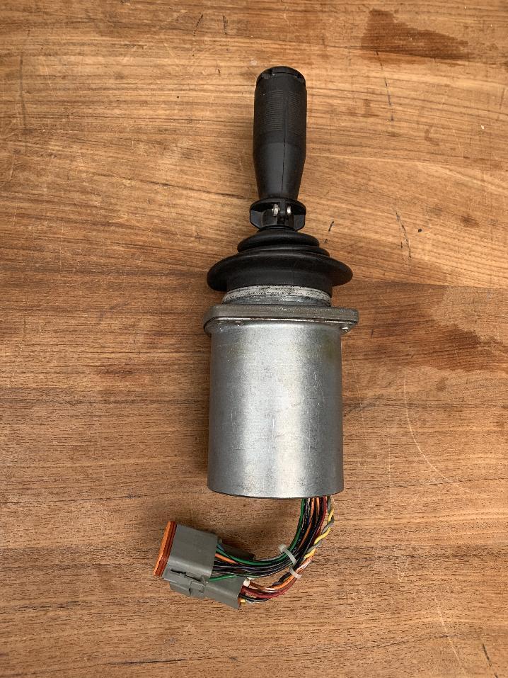 7352100095 Grove GMK CONTROLLER ASSEMBLY - 8-32 VOLT