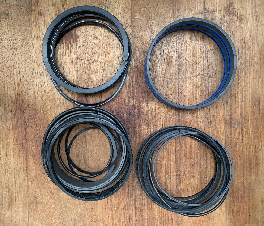 7373100095 Grove RT 880E KIT, CYLINDER SEAL