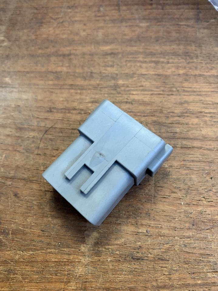 7892000832 Grove RT 650 E RECEPTACLE