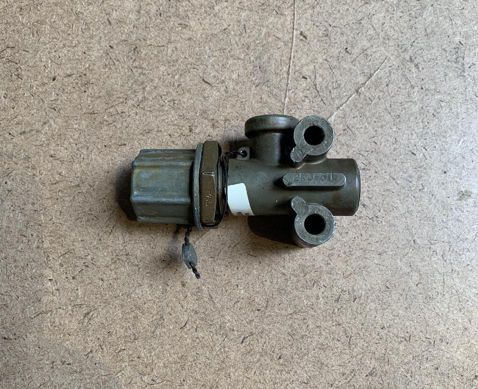 7926001959 Grove AT / RT / GMK AIR PRESS RED VALVE (47 PSI)