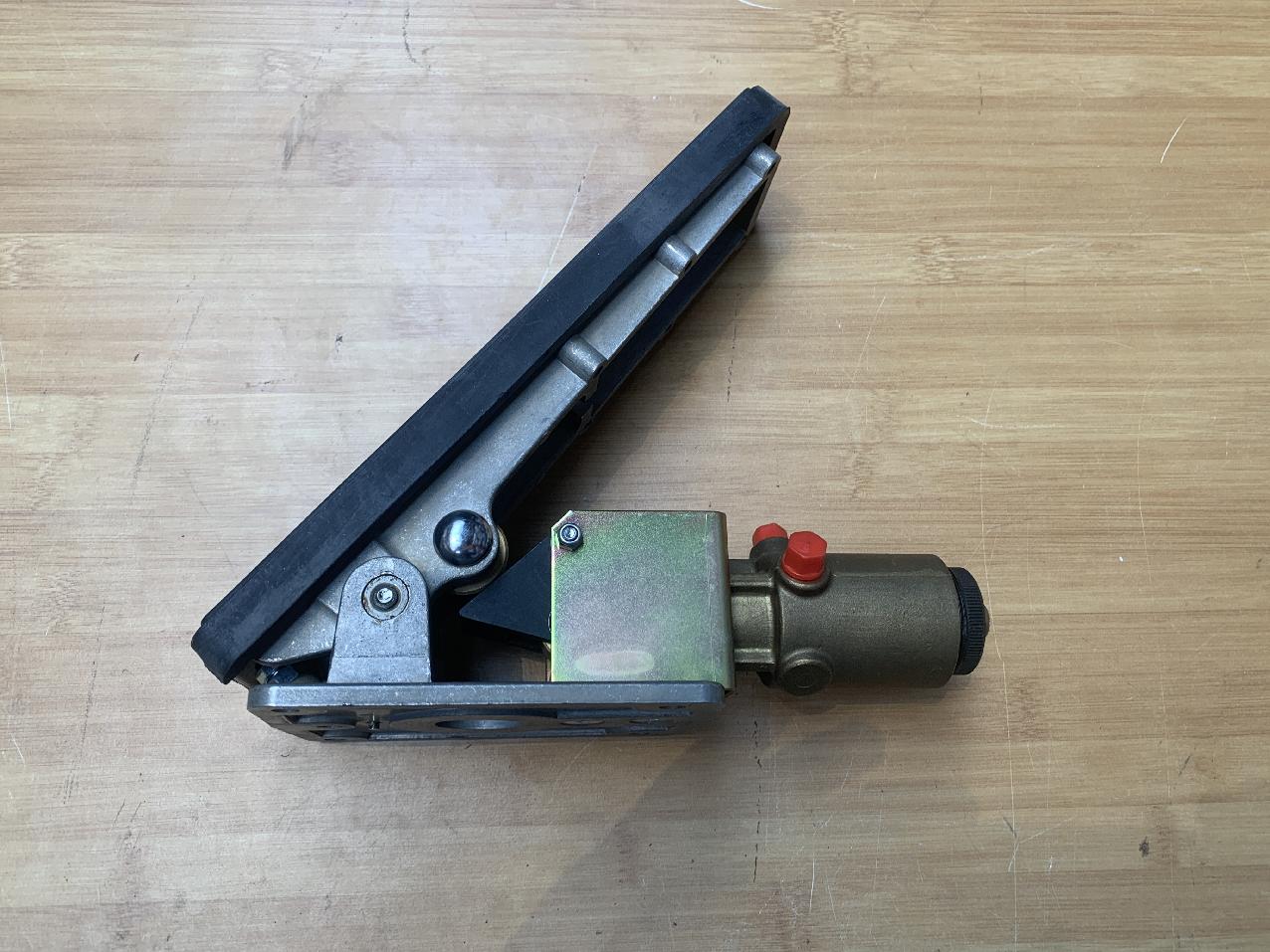 8366701 Grove GMK PEDAL